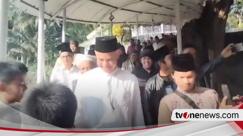 Ganjar Pranowo Ziarah Ke Makam Syekh Abdul Muhyi Pamijahan Tasikmalaya