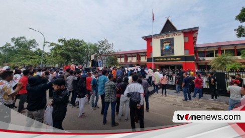 Tak Terima Ketua Organisasi Puguyuban Ditahan Polisi Massa Datangi