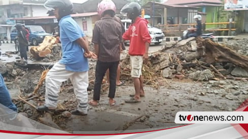 Banjir Di Lubuk Sikaping Sudah Surut Warga Mulai Bersih Bersih