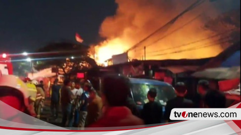 Warga Histeris Puluhan Rumah Dan Kios Di Wilayah Bendungan Jago