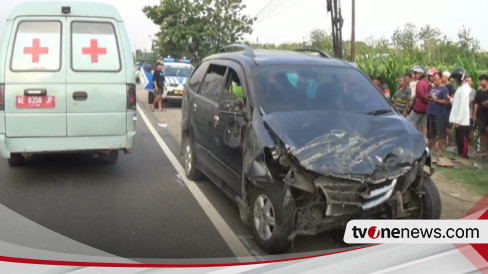 Diduga Sopir Ngantuk Minibus Tabrak Truk Box Di Jalan Raya Ngawi Solo