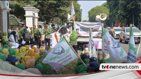 Ratusan Guru Madrasah Gelar Aksi Di Kantor Kemenag Tuntut Di Angkat