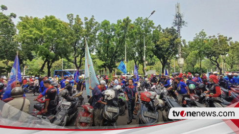 Jelang Pengumuman Ump Dki Jakarta Buruh Demo Di Depan Balai Kota