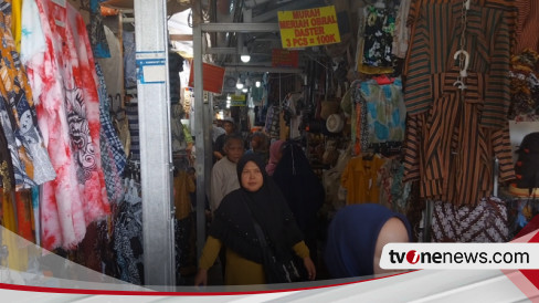 Libur Nataru Wisatawan Serbu Teras Malioboro Belanja Aksesoris Dan