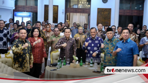 Pj Gubernur Sumsel Berikan Apresiasi Dan Bagikan Sembako Kepada Warga