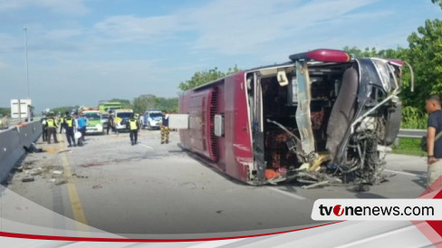 Bus Rombongan Partai Hanura Terguling Di Tol Ngawi Dua Penumpang Tewas