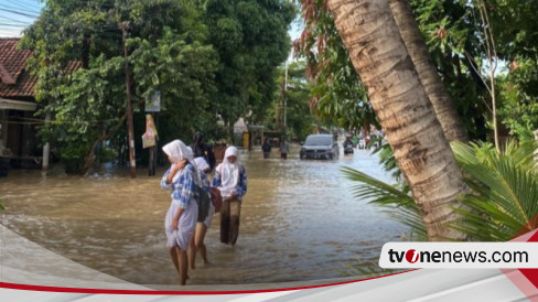 Debit Air Sungai Meluap Banjir Rendam 7 Kecamatan Di Kabupaten Cirebon