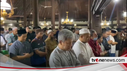 Diikuti Ratusan Jemaah Masjid Gedhe Kauman Yogya Gelar Tarawih Perdana