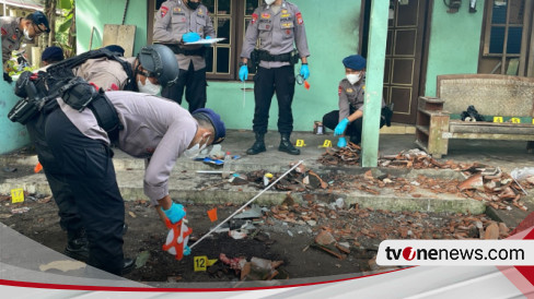 Tim Jibom Gegana Polda Diy Sterilisasi Lokasi Ledakan Petasan Di Bantul