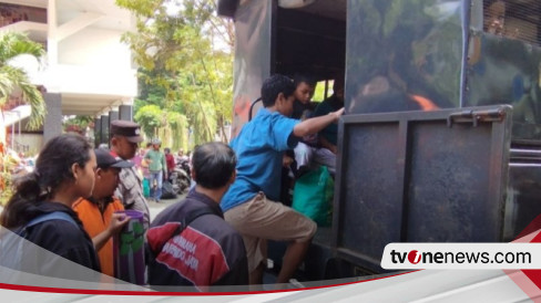 Banjir Di Kudus Surut Pengungsi Mulai Pulang Ke Rumah