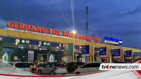 Arus Lalu Lintas Gerbang Tol Kalikangkung Menuju Jakarta Mulai Meningkat