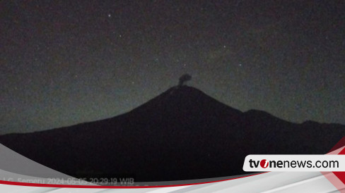 Gunung Semeru Dua Kali Erupsi Minggu Mei Letusan Abu Vulkanik