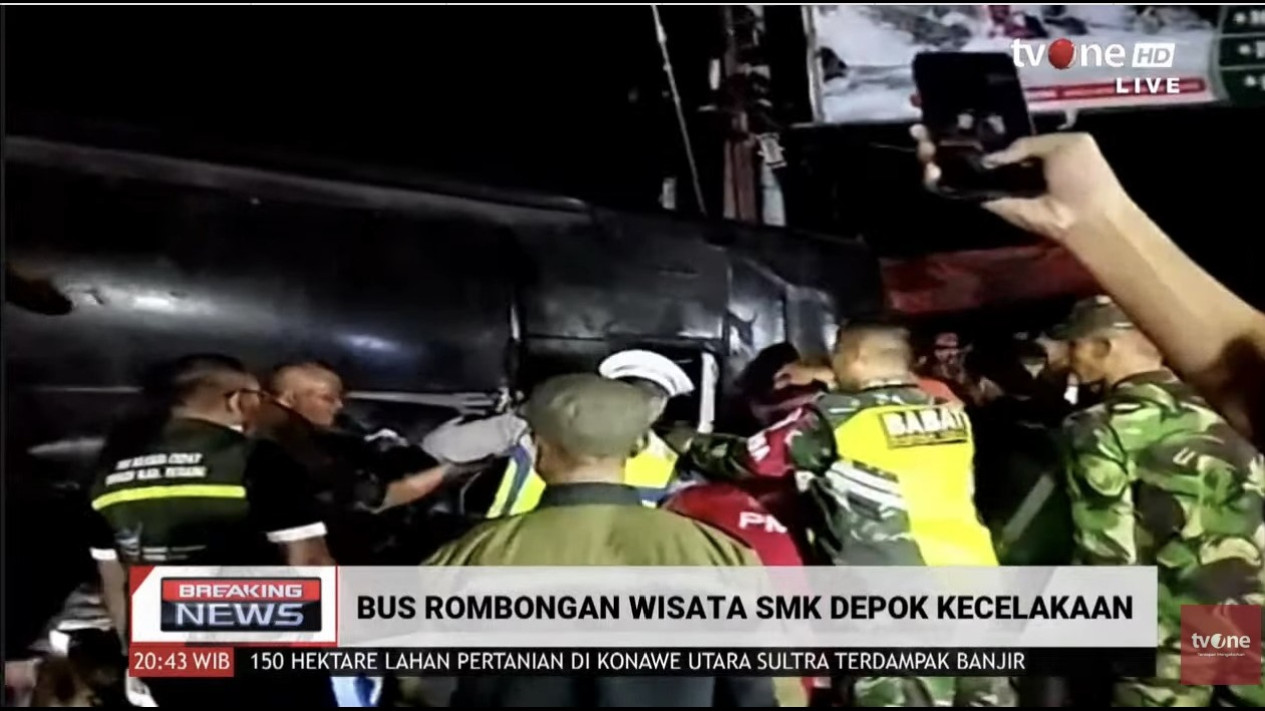 BREAKING NEWS Bus Rombongan Siswa SMK Depok Alami Kecelakaan Maut Di