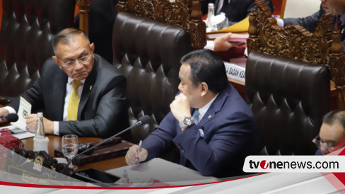 Komisi III DPR Dan Pemerintah Setujui RUU MK PDIP Meradang Pertanyakan