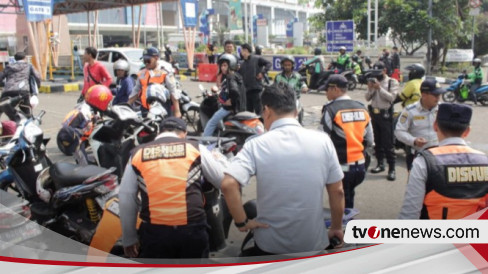 Heboh Juru Parkir Liar Patok Tarif Hingga Rp Ribu Di Jis Polisi Kali