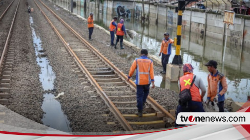 Banjir Sebabkan Perjalanan KRL Tanah Abang Rangkasbitung Terhambat