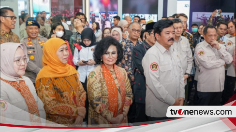 Terima Pin Emas Bnpt Khofifah Ajak Masyarakat Berperan Aktif