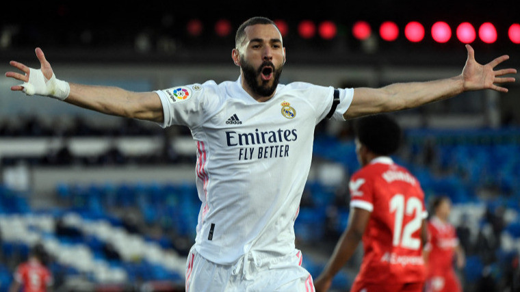 Benzema Beri Jawaban Soal Alasan Tak Foto Bareng Ronaldo saat Kunjungi Latihan Real Madrid
            - galeri foto