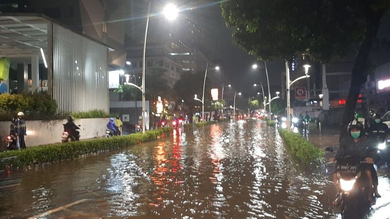 Jalan Kemang Raya Jakarta Selatan Banjir, Lalu Lintas Tersendat