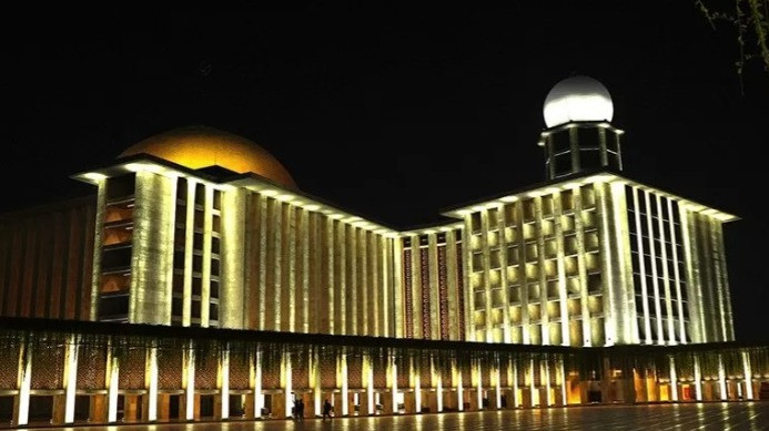 Gereja Katedral Jakarta Sumbang Seekor Sapi Kurban ke Masjid Istiqlal sebagai Bentuk Persaudaraan
            - galeri foto