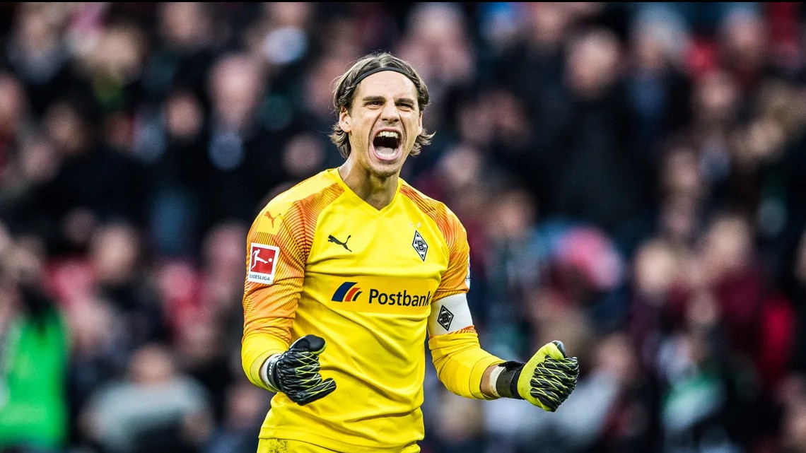 Kabar Buruk untuk Timnas Indonesia, Maarten Paes Terancam Tergusur Jika Yann Sommer Gabung Ajax
            - galeri foto
