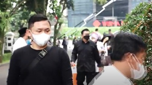 Kirim Apa ke Arwah Keluarga yang Meninggal Dunia? Ustaz Adi Hidayat Sarankan Ini: Arwah Diangkat Satu Derajat
            - galeri foto