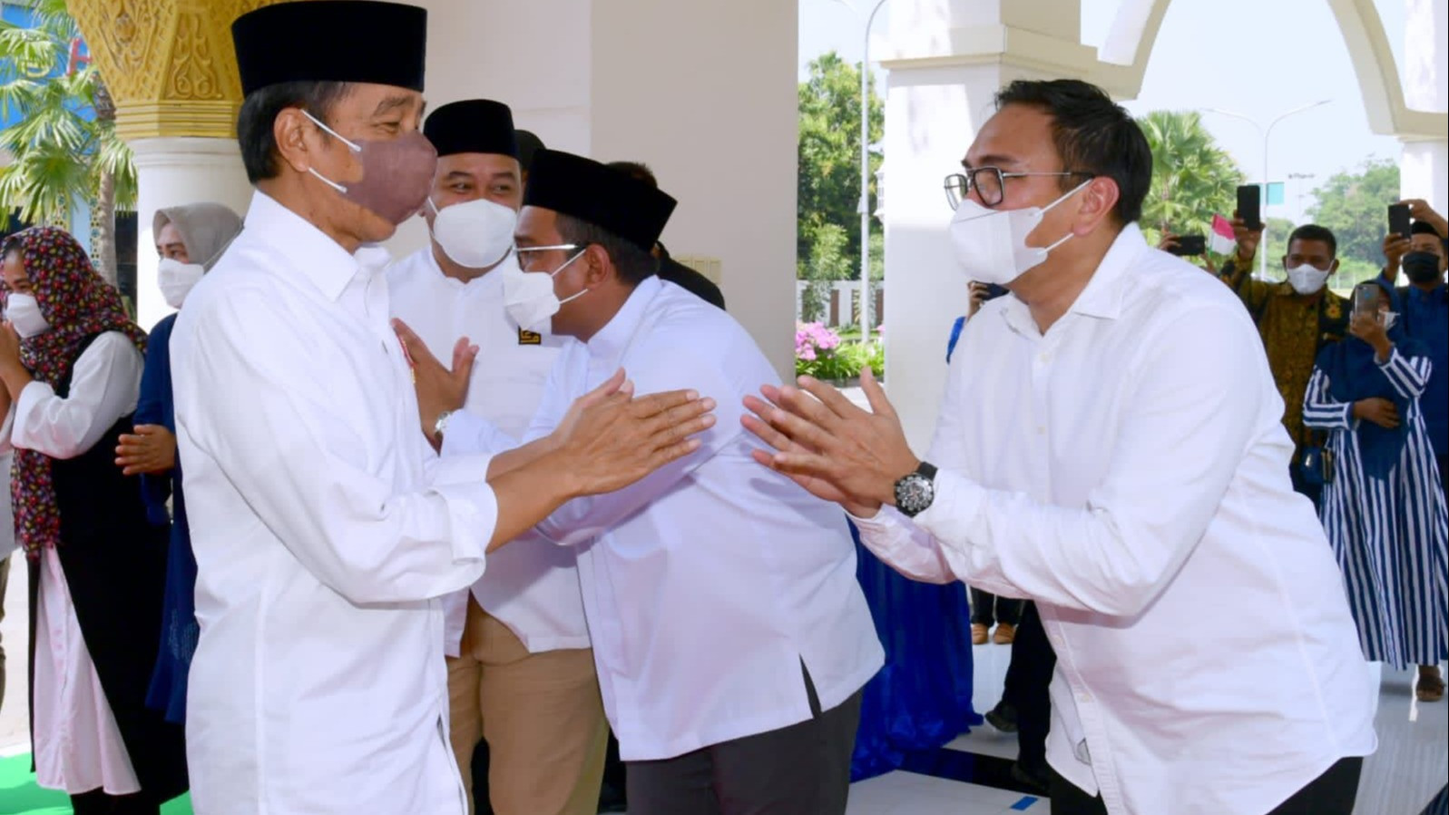 Presiden Joko Widodo meresmikan Masjid Akbar Moed’har Arifin di Gresik, Jawa Timur, Senin (22-8-2022).