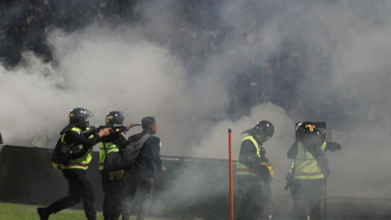 Fakta-fakta penggunaan gas air mata di tragedi Kanjuruhan yang dilarang FIFA.