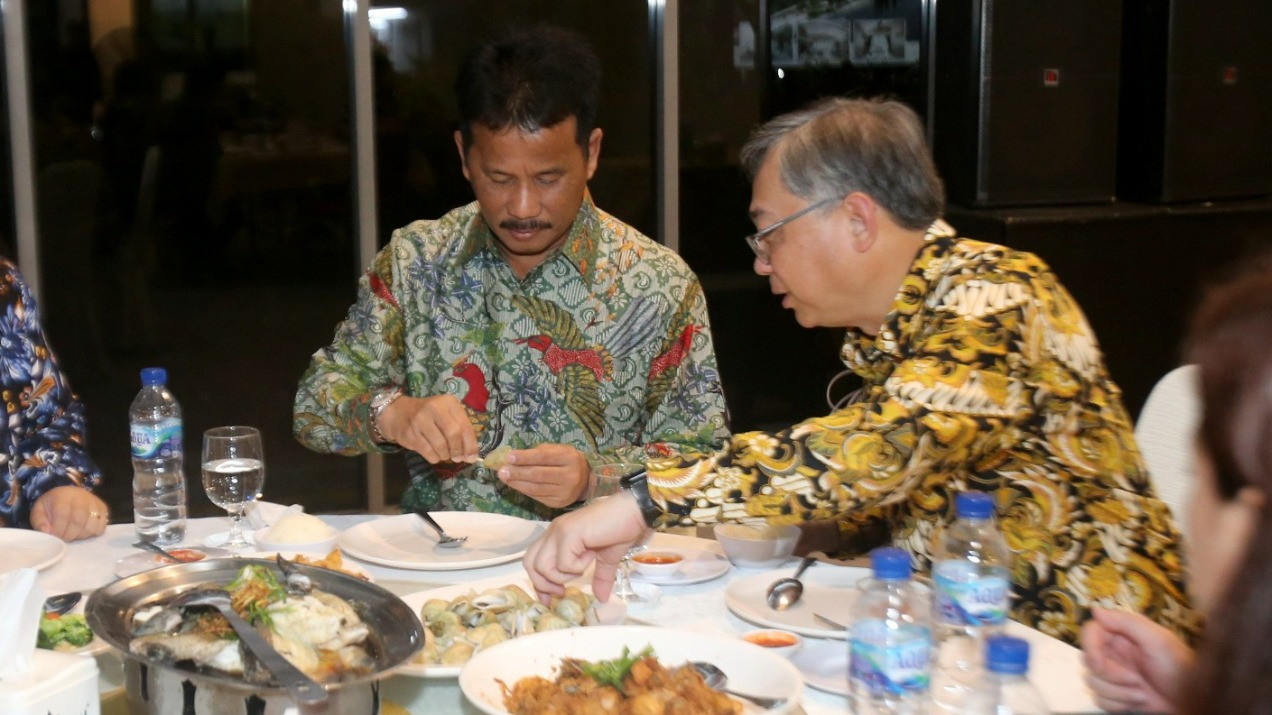 Kepala BP Batam Muhammad Rudi menjamu Menteri Perdagangan dan Industri Singapura Gan Kim Yong makan malam di kawasan Harbourbay, Batu Ampar, Kamis (13/10/2022).