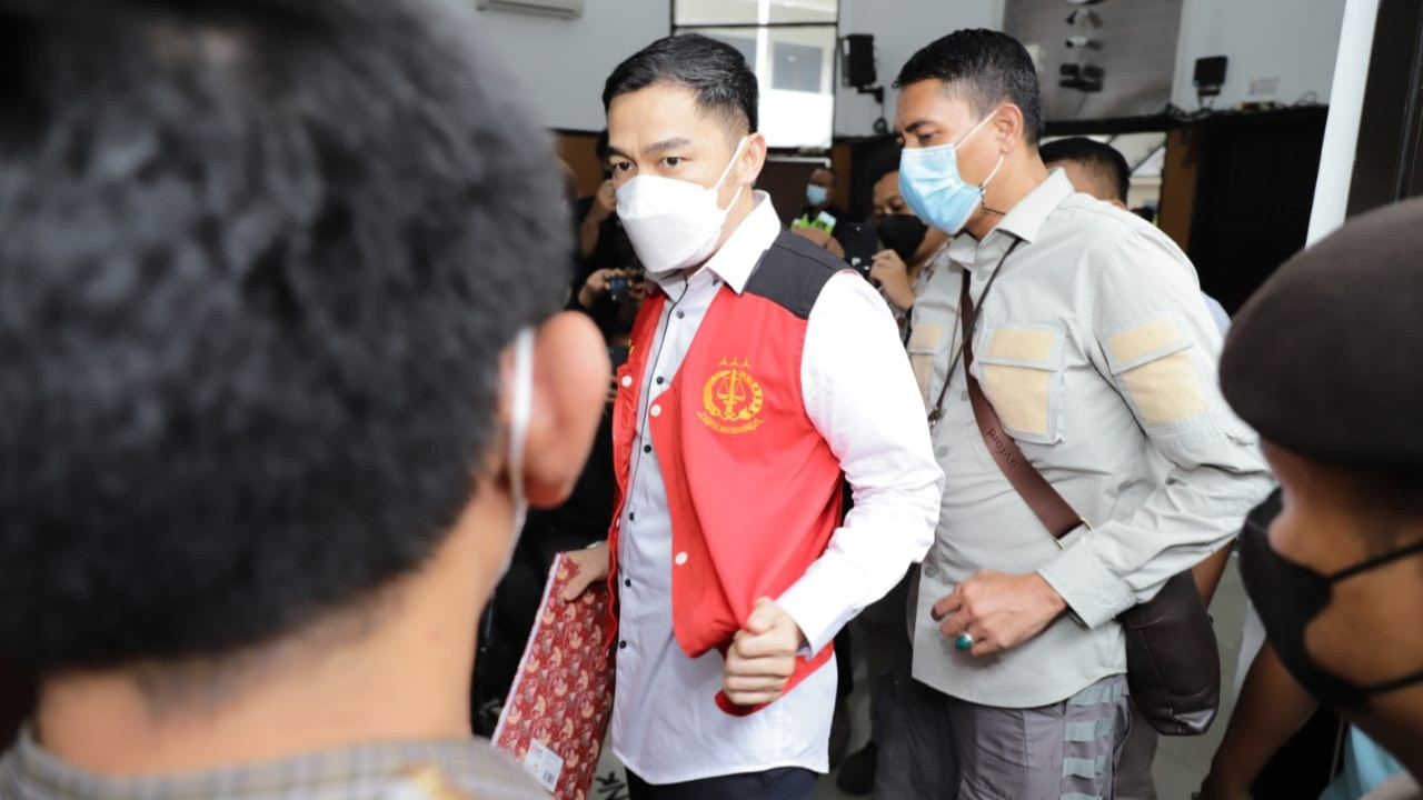 Arif Rahman Arifin selaku eks Wakaden B Biropaminal Divisi Propam saat memasuki ruang sidang utama PN Jaksel