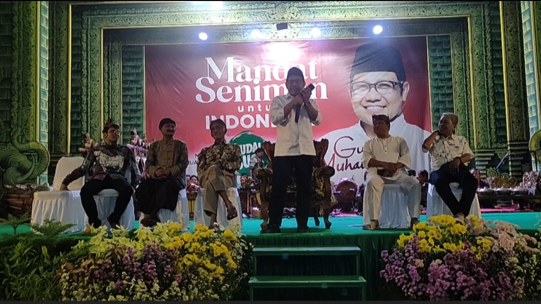 Dapat Dukungan dari Seninan Jawa Timur Maju Nyapres, Cak Imin Masih Menunggu Keputusan Konsolidasi Antar Partai
            - galeri foto