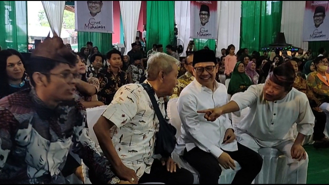 Dapat Dukungan dari Seninan Jawa Timur Maju Nyapres, Cak Imin Masih Menunggu Keputusan Konsolidasi Antar Partai
            - galeri foto