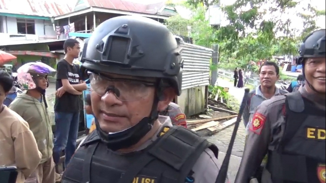 Gunakan Batu dan Anak Panah, Dua Kelompok Massa Terlibat Tawuran di Jalan A.P. Pettarani, Makassar, Dua Orang Terluka
            - galeri foto