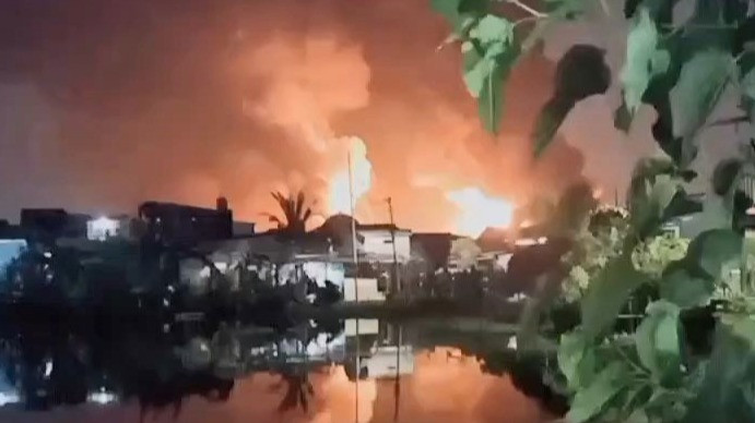 Ini Foto-foto Insiden serta Korban Kebakaran Depo Pertamina di Plumpang Jakarta Utara
            - galeri foto