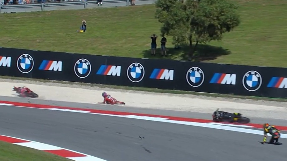 Pebalap Ducati Lenovo Enea Bastianini kecelakaan (crash) di babak Sprint Race pertama (25/2/2023).