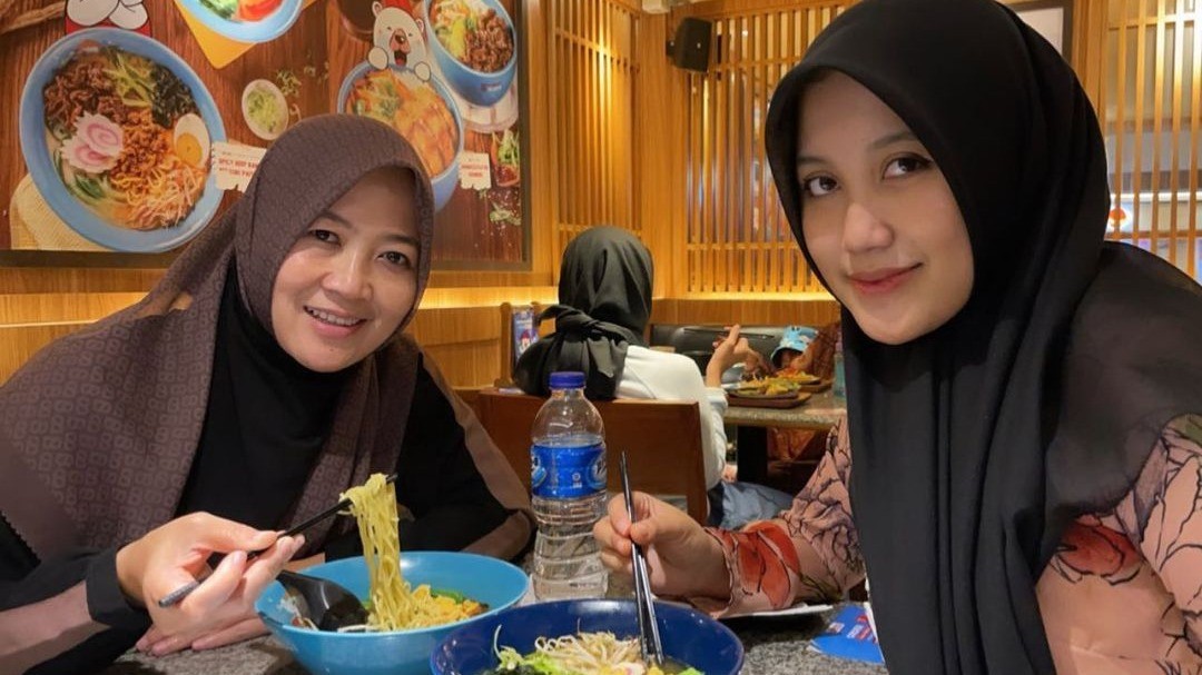 5 Foto Kebersamaan Syekh Puji Bersama Kedua Istrinya Lutfiana Ulfa