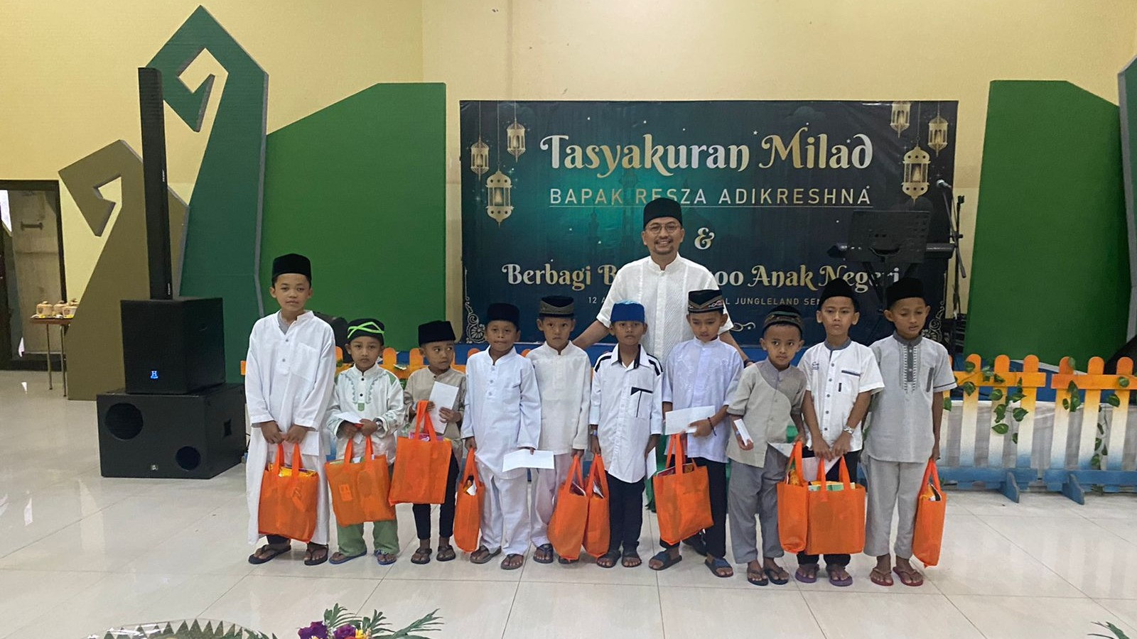 Kegiatan buka puasa bersama & santunan anak yatim piatu pada tanggal 12/4/2023 sebagai program CSR Jungleland di Phinisi Hall, Jungleland Sentul, Bapak Resza Adikreshna selaku Direktur Utama PT. Jungleland Asia.