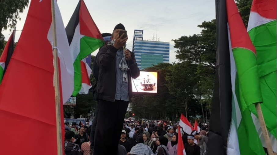 Kecam Israel, Ratusan Massa Berunjuk Rasa Bela Palestina
            - galeri foto