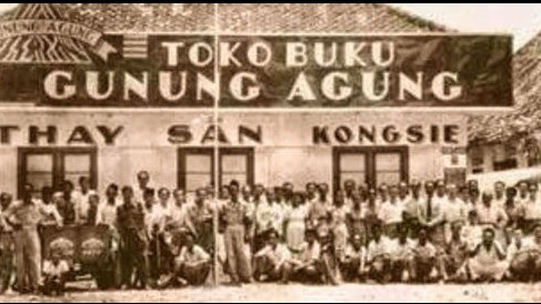 Pesan Bung Karno Untuk Pendiri Toko Buku Gunung Agung: Ini Sangat Bermanfaat, Jangan Ditinggalkan!
            - galeri foto