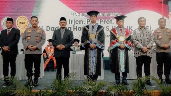 Irjen Pol Dadang Hartanto jadi Professor.