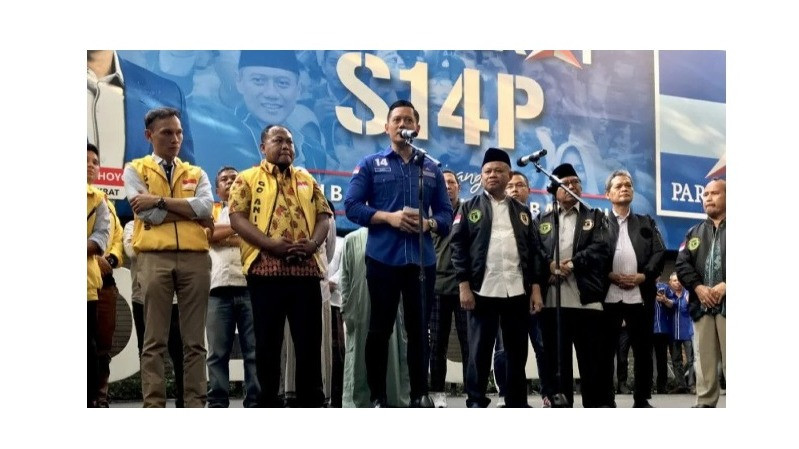 Ketua Umum DPP Partai Demokrat Agus Harimurti Yudhoyono memberikan keterangan kepada media di Kantor DPP Partai Demokrat, Jakarta, Rabu (7/6/2023).