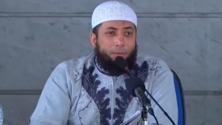 Memangnya Laki-laki Tidak Boleh Shalat di Rumah? Tak Disangka Ustaz Khalid Basalamah Justru Bilang Begini…
            - galeri foto