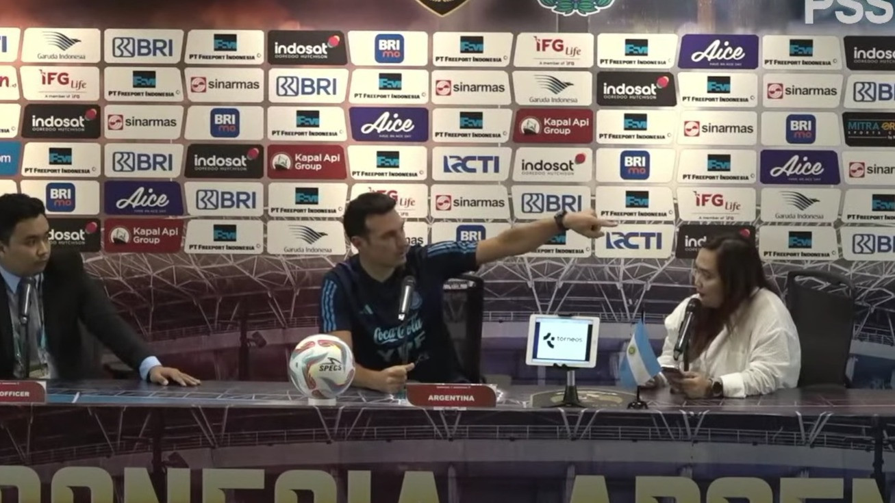 Lionel Scaloni Dibuat Kesal Dengan Penerjemah Saat Sesi Konferensi Pers