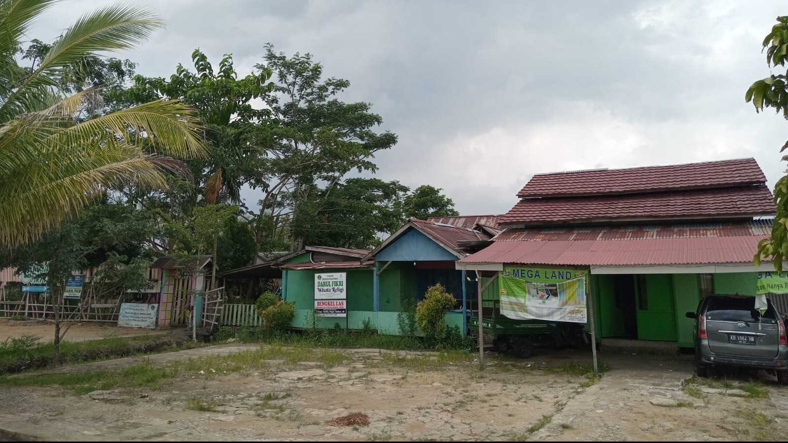 Penyaluran hewan kurban Ponpes Darul Fikri kita salurkan kepada pondok-pondok yang jarang tersentuh hewan kurban, baik di wilayah Kota Pontianak, Kabupaten Kubu Raya, Kabupaten Sanggau dan Kabupaten Melawi.