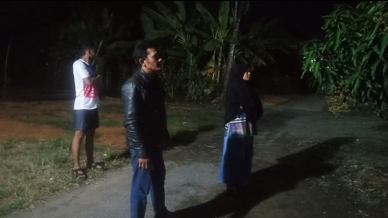 Gempa Magnitudo 6,4 Guncang Bantul, Warga Panik Keluar Rumah dan Perkantoran
            - galeri foto