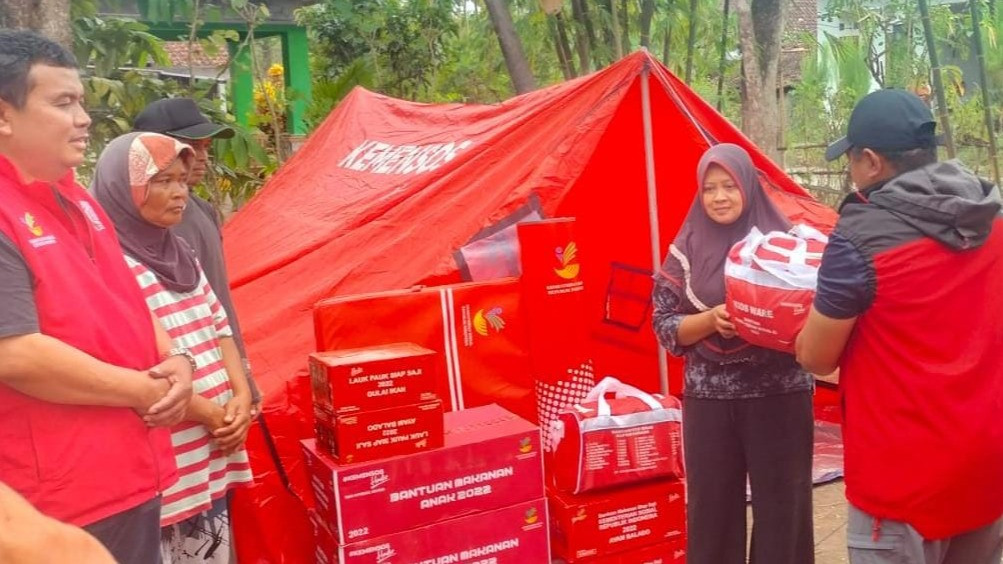 Menteri Sosial Tri Rismaharini menginstruksikan jajaran untuk melakukan respon cepat. Enam Unit Pelaksana Teknis (UPT) Kementerian Sosial terdekat dari lokasi bencana, meluncur segera setelah bencana terjadi.