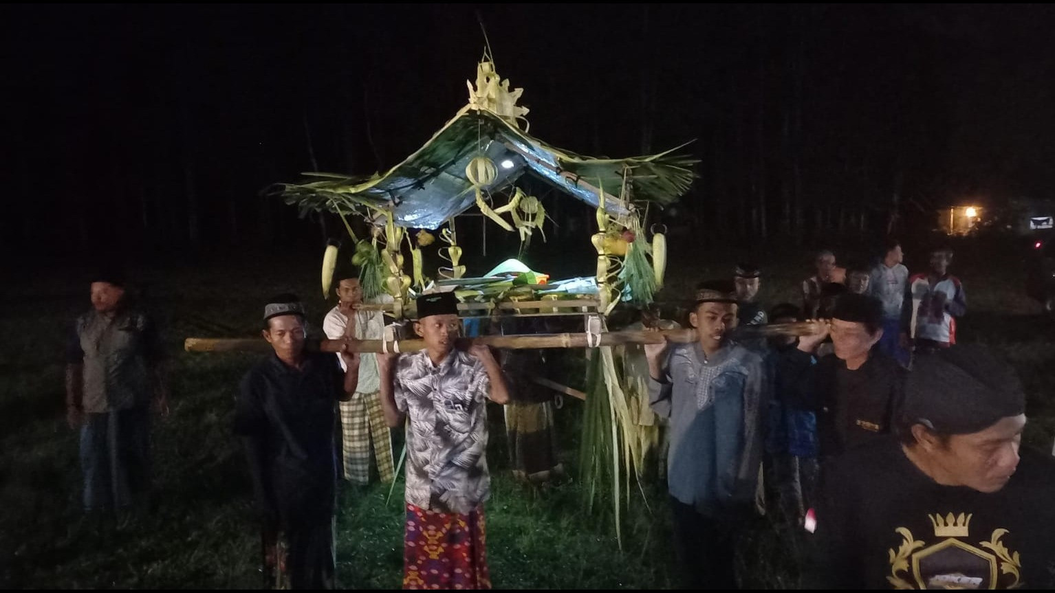 Malam Ini Malam 1 Suro, Catat 5 Larangan dan Pantangan yang Perlu Kamu Tahu
            - galeri foto