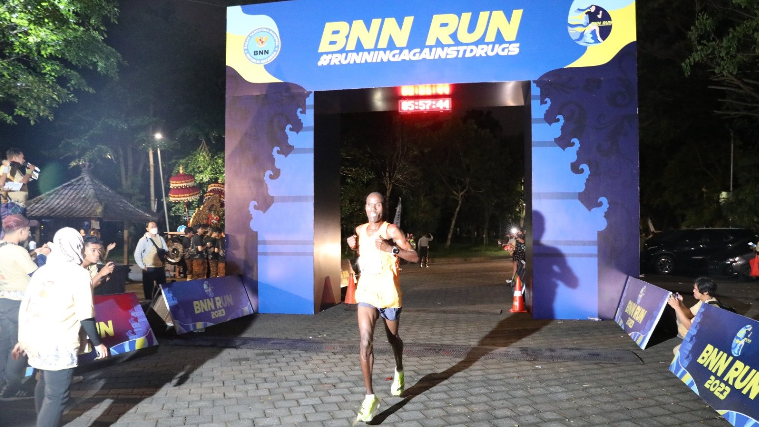 BNN RI melakukan upaya pencegahan dengan mengajak masyarakat dalam kegiatan olahraga bersama melalui Running Against Drugs (30/7/2023) di kawasan Monkey Forest, Ubud, Bali.