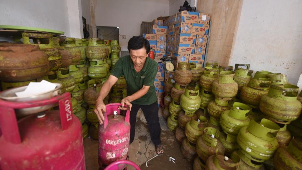 Direktur Utama PT Pertamina (Persero) Nicke Widyawati melanjutkan inspeksi mendadak (sidak) terkait stok pasokan LPG Subsidi 3 Kg di wilayah Sumatera Selatan, Senin 31 Juli 2023.