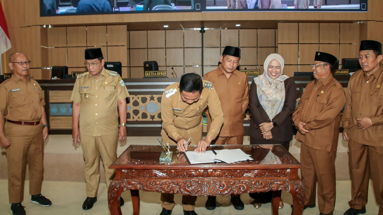DPRD kabupaten Lamongan bersama Pemerintah Kabupaten Lamongan, Jawa Timur, menandatangani nota kesepakatan mengenai perubahan Kebijakan Umum Anggaran dan Prioritas Plafon Anggaran Sementara (KUA-PPAS) Tahun Anggaran 2023